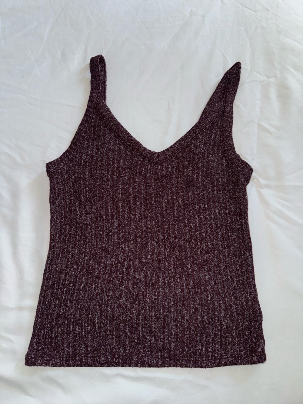 American Eagle Outfitters Ribbed V-Neck Crop Tank - Plum